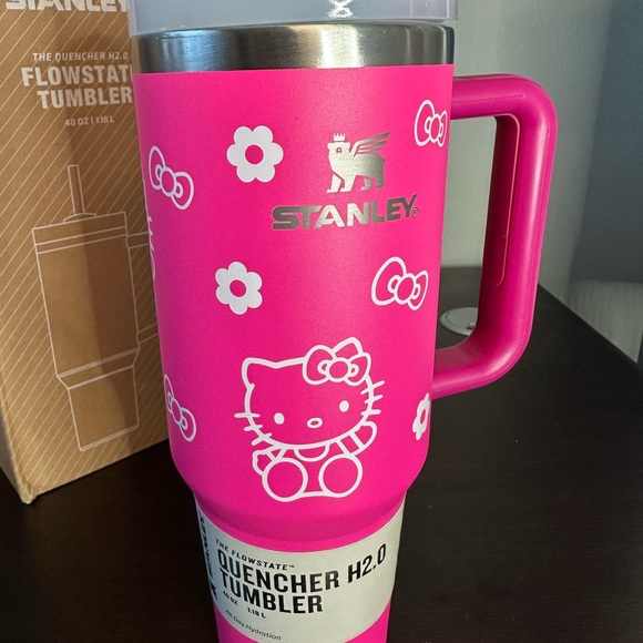 Stanley Pink Flowstate Tumbler with Hello Kitty Design - Picture 5 of 6